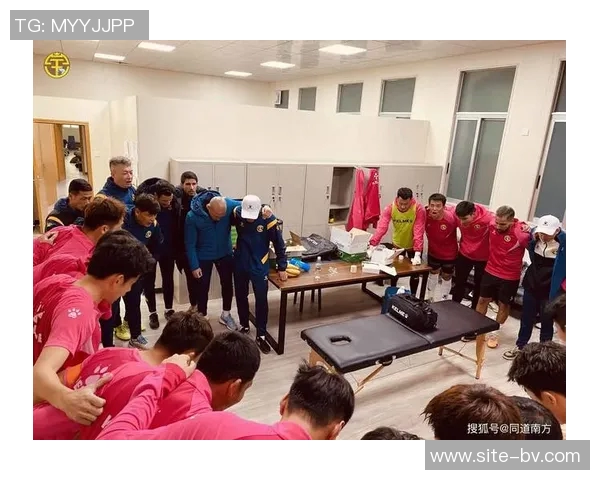 王子铭茹萨韦林顿齐聚蓉城训练基地备战新赛季引发球迷热议