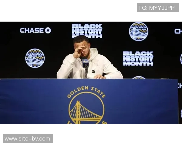 库里目睹队友接连遭遇十字韧带重伤赛季报销心痛不已