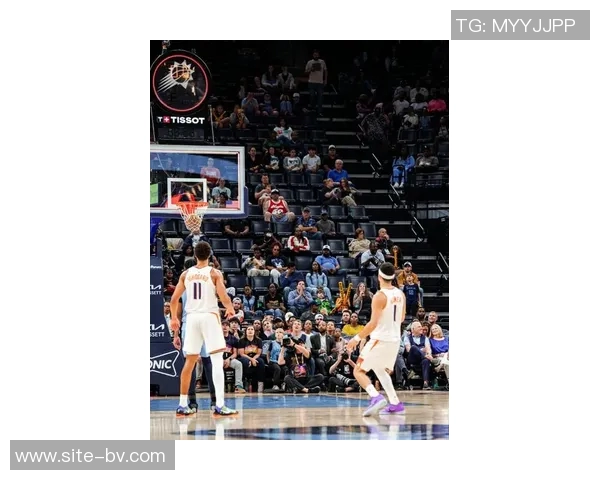 布克半场表现抢眼助力球队进攻贡献9分5板2助正负值全队最高 布克半场表现抢眼助力球队进攻贡献9分5板2助正负值全队最高